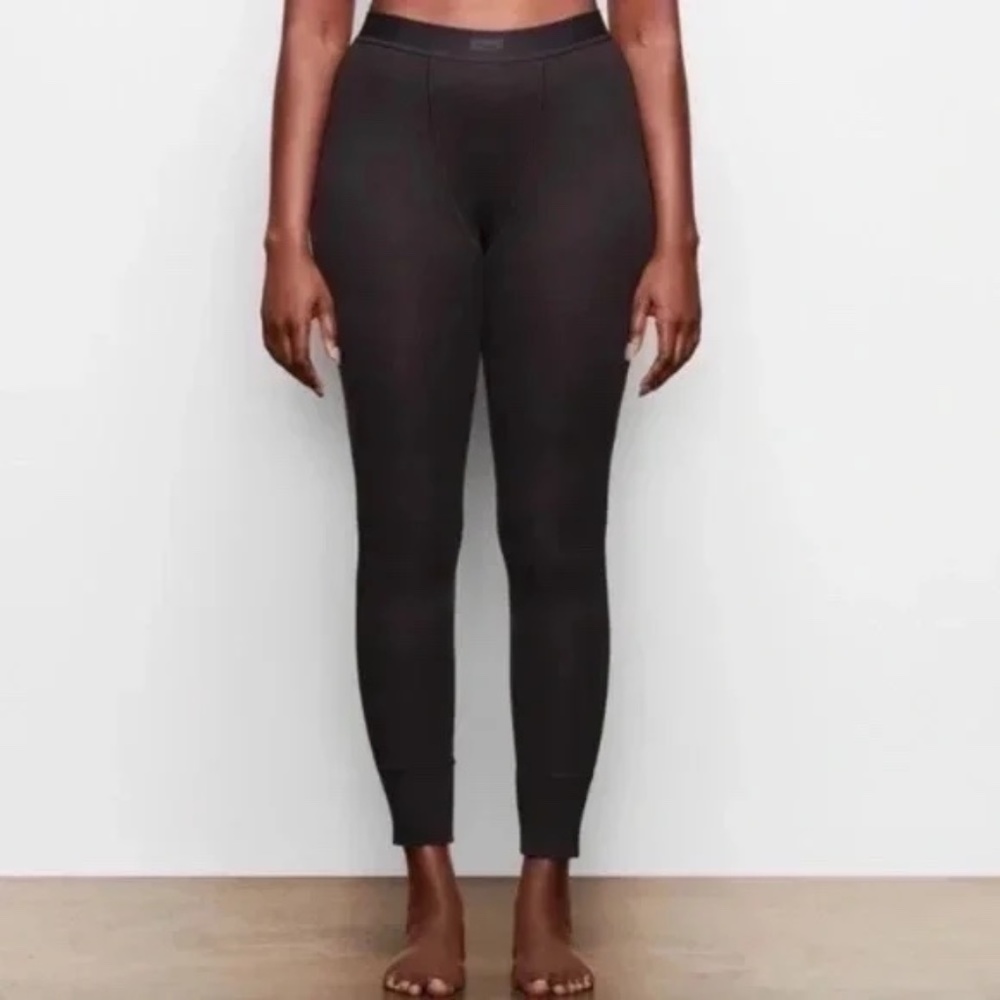 SKIMS Cotton Rib Thermal Leggings in Soot Black Size Small